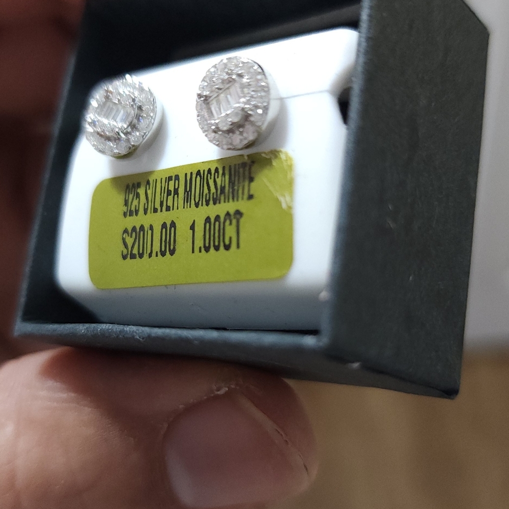 Earring - Picture 3 of 3